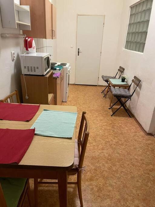 Near Main Railway And Bus Station Apartment Бърно Екстериор снимка