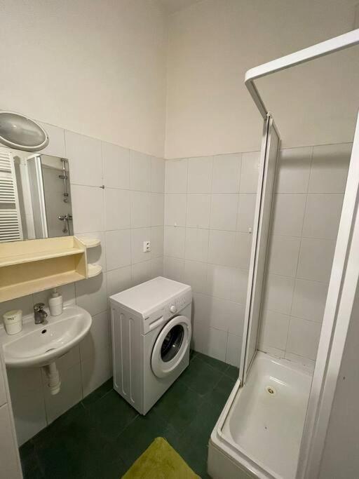 Near Main Railway And Bus Station Apartment Бърно Екстериор снимка