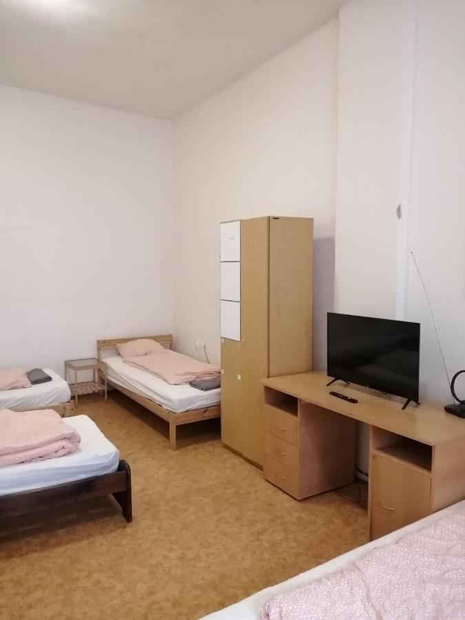 Near Main Railway And Bus Station Apartment Бърно Екстериор снимка